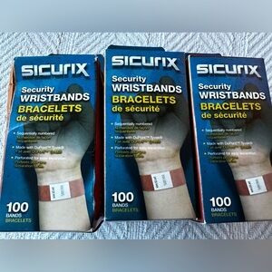 700 Assorted Single Use Wristbands for events - 300 Red and 400 Yellow